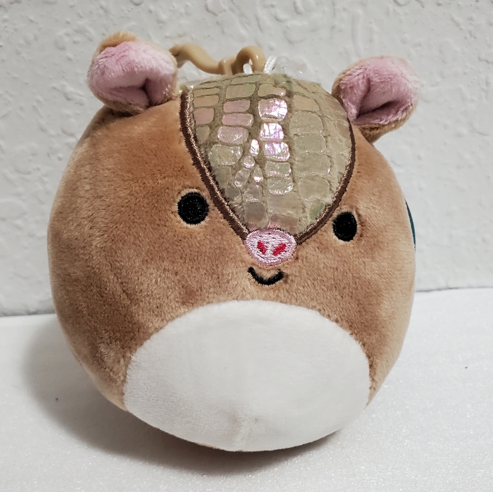 NWT 3" Thompson, Armadillo Clip Squishmallows